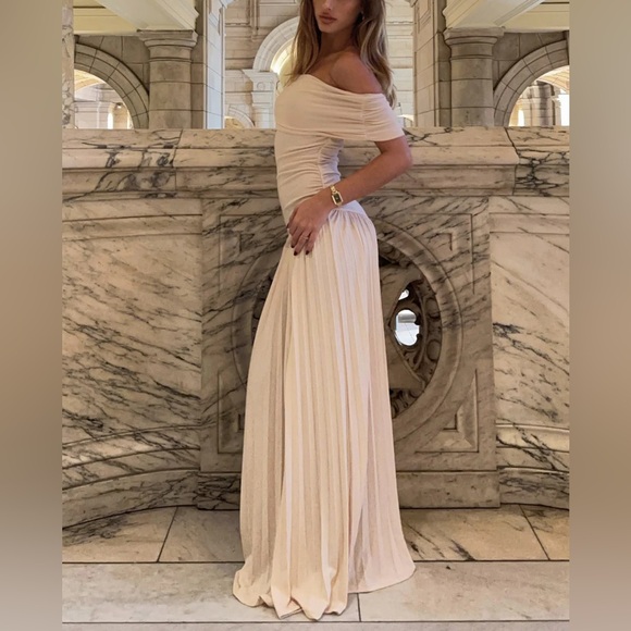 NWOT Lioness Field of Dreams Maxi Dress in Oatmeal - never worn - Picture 2 of 8